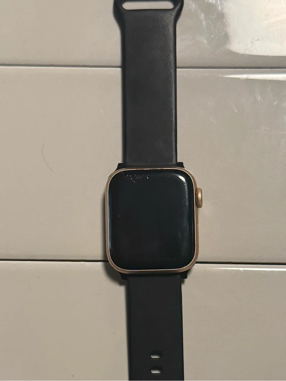 Apple Watch Series 5 • 40mm Aluminum.